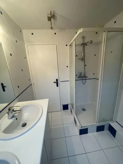 Villa, Piscine 3 Ha 12A15 Personnes Crach 0*,  France
