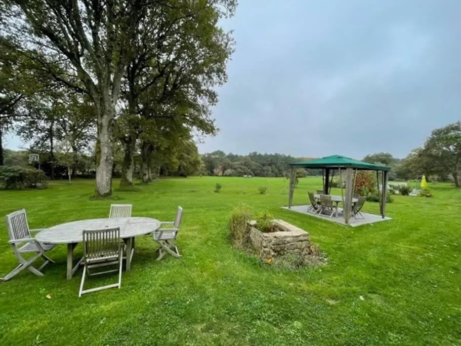 Villa, Piscine 3 Ha 12A15 Personnes Crach Holiday home