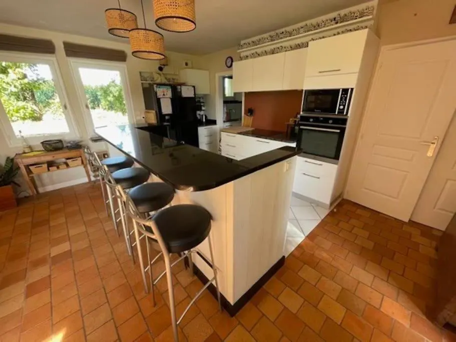 Villa, Piscine 3 Ha 12A15 Personnes Crach France