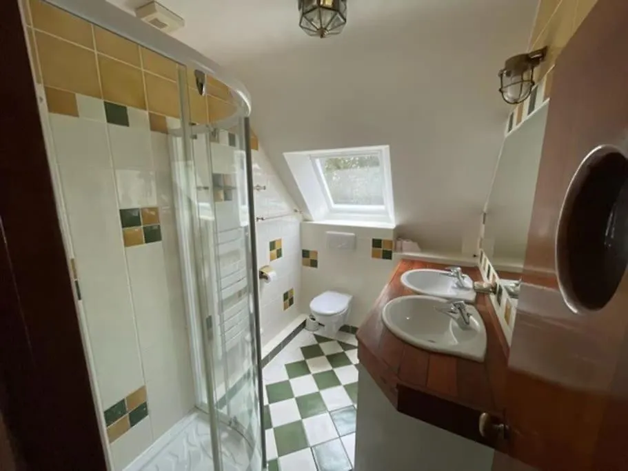 Villa, Piscine 3 Ha 12A15 Personnes Crach France